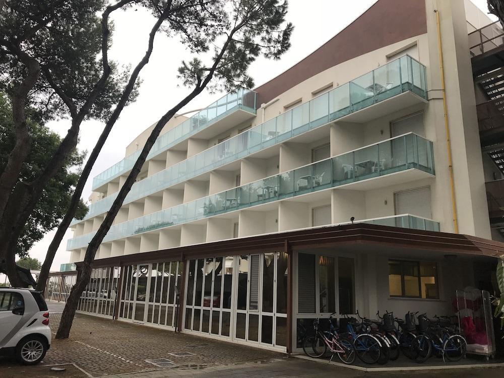 Park Hotel Ermitage Resort & Spa Lido di Jesolo Bagian luar foto